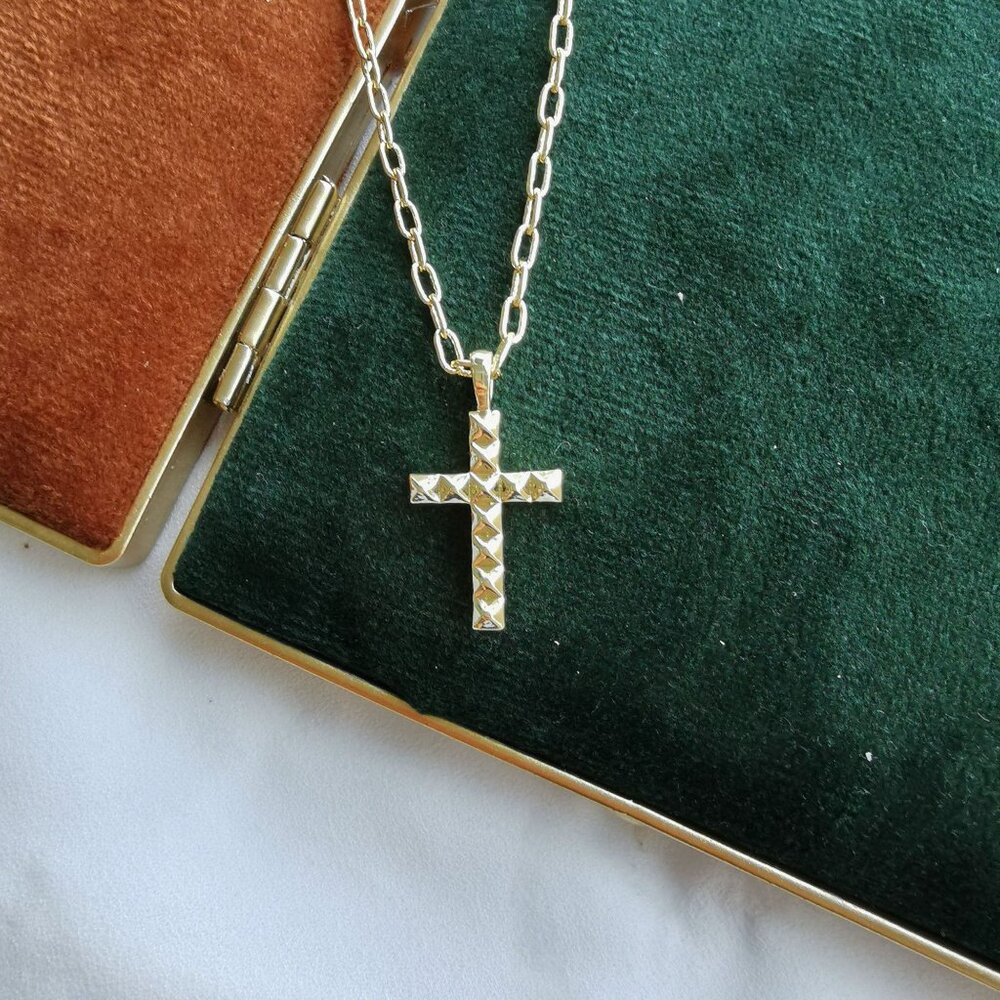 Kendra Scott Gold Jada Cross Short Necklace - Picture 2 of 4